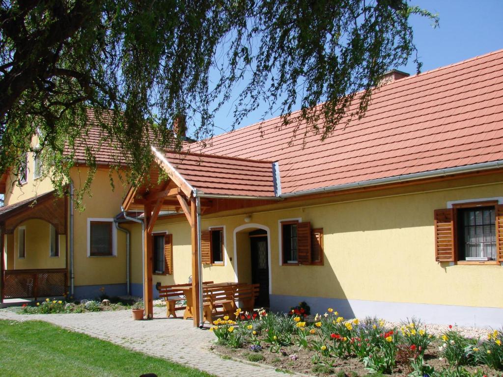 Benkő Vendégház Kiskutas Kültér fotó